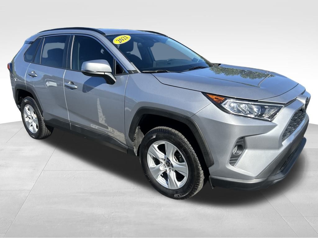 2021 Toyota RAV4 XLE photo 6