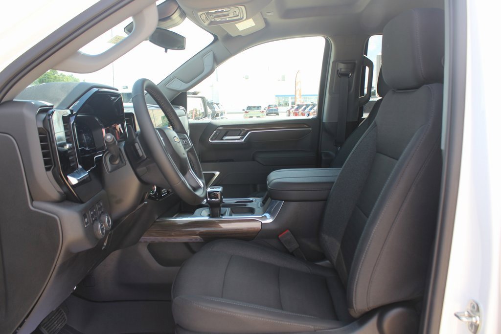 2025 Chevrolet Silverado 1500 LT photo 11