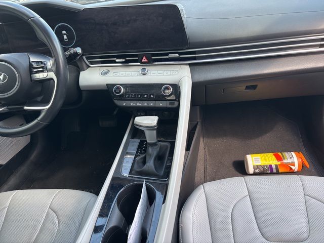 2022 Hyundai Elantra Limited photo 11