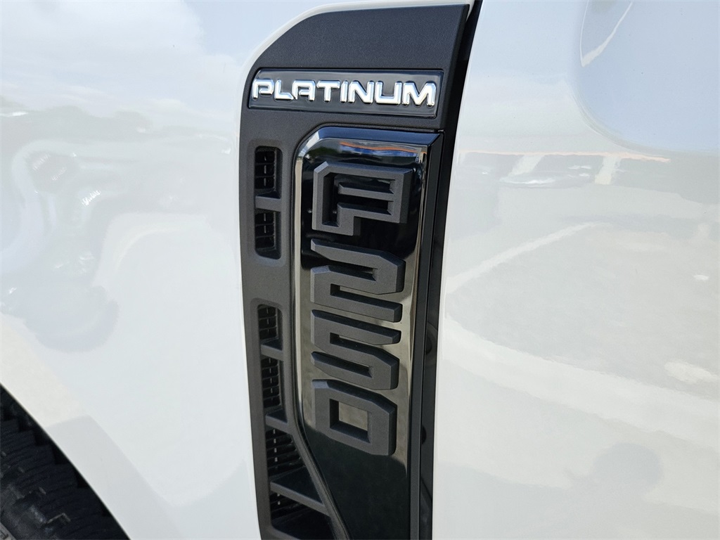 2025 Ford F-250 Platinum photo 40