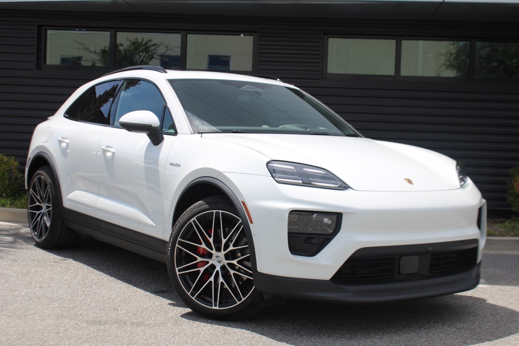2025 Porsche Macan Electric photo 9