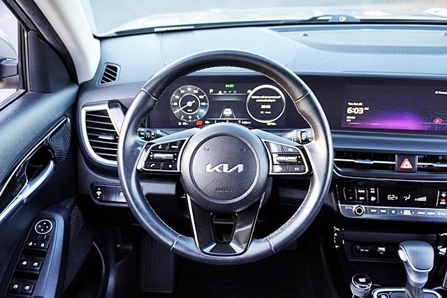 2024 Kia Seltos S photo 17