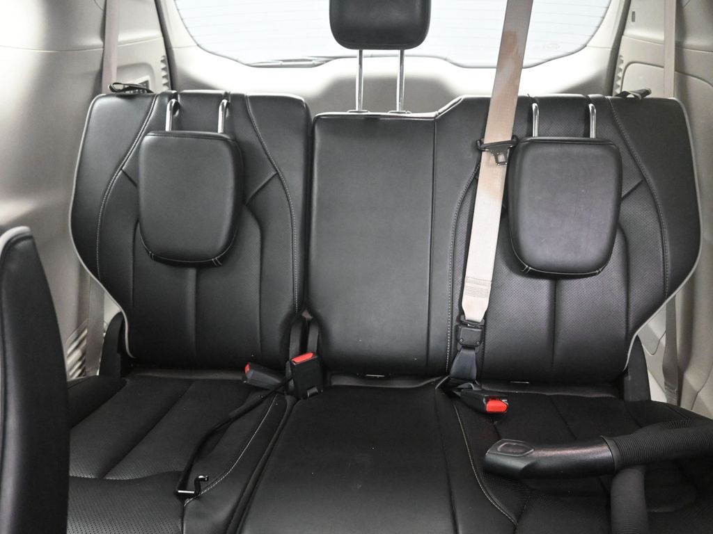 2022 Chrysler Pacifica Limited photo 2