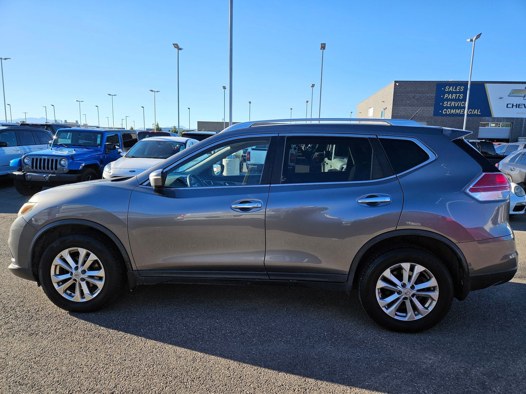 2015 Nissan Rogue SV photo 5