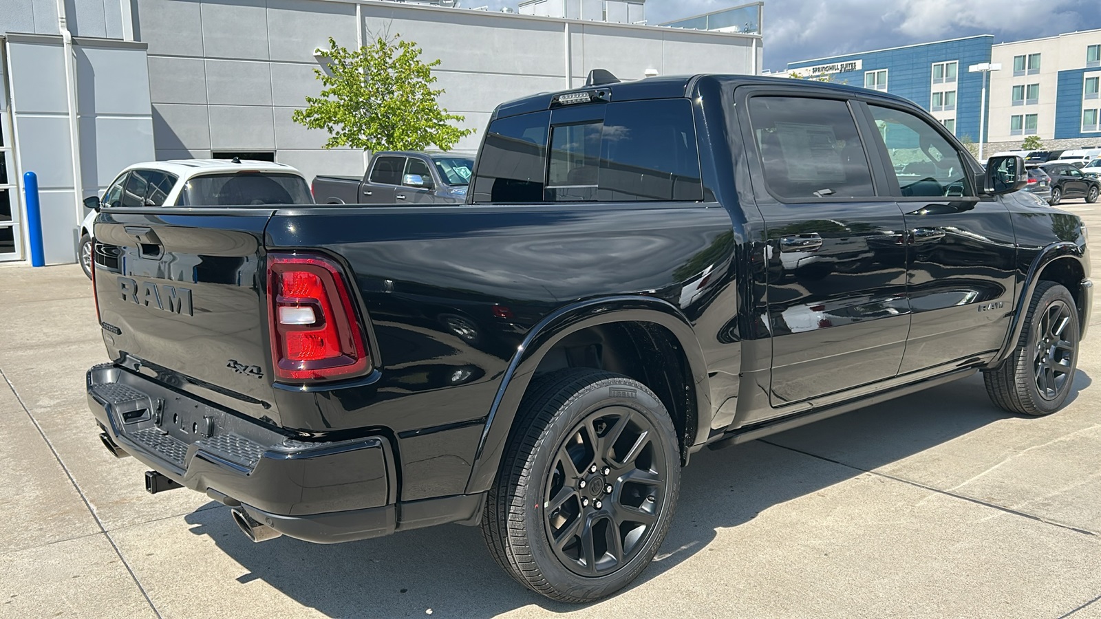 2025 Ram 1500 Laramie photo 3