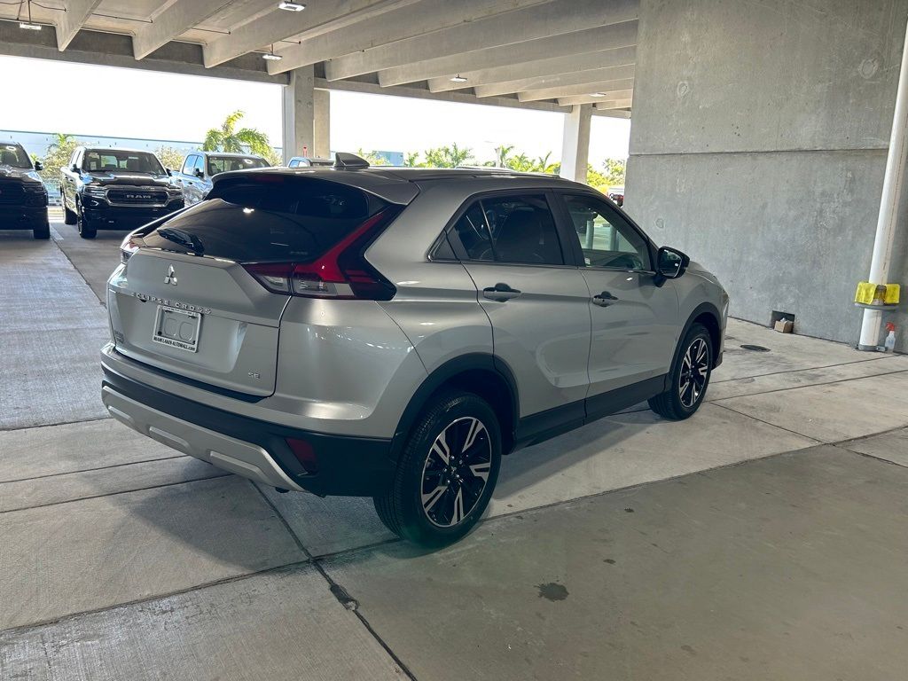 2024 Mitsubishi Eclipse Cross SE photo 3