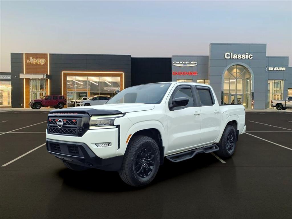 2023 Nissan Frontier SV's photo