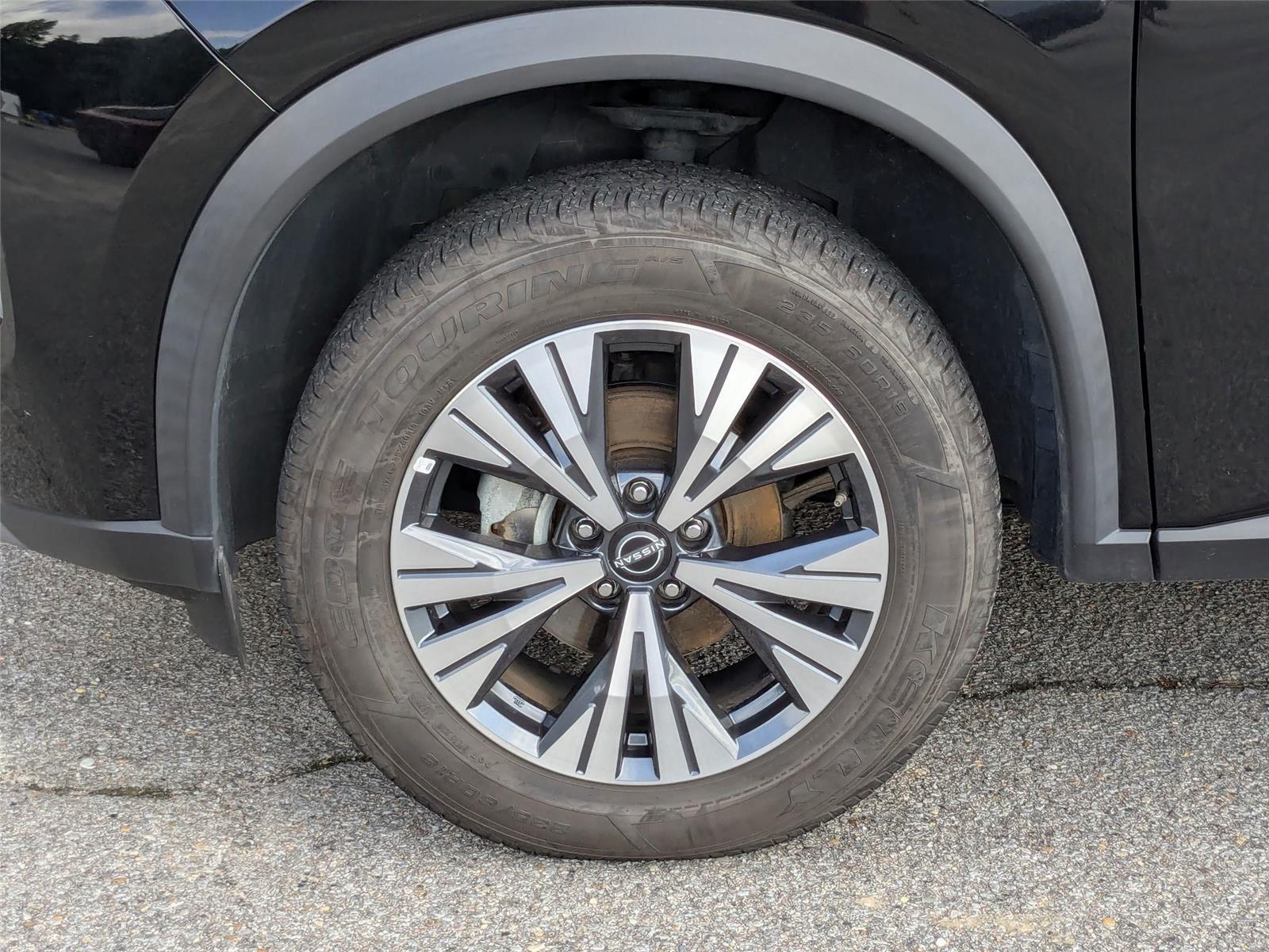 2023 Nissan Rogue SV photo 3