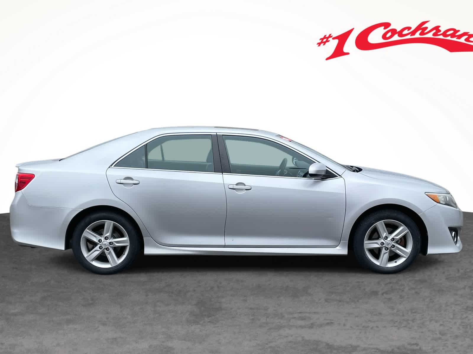 2013 Toyota Camry SE photo 2