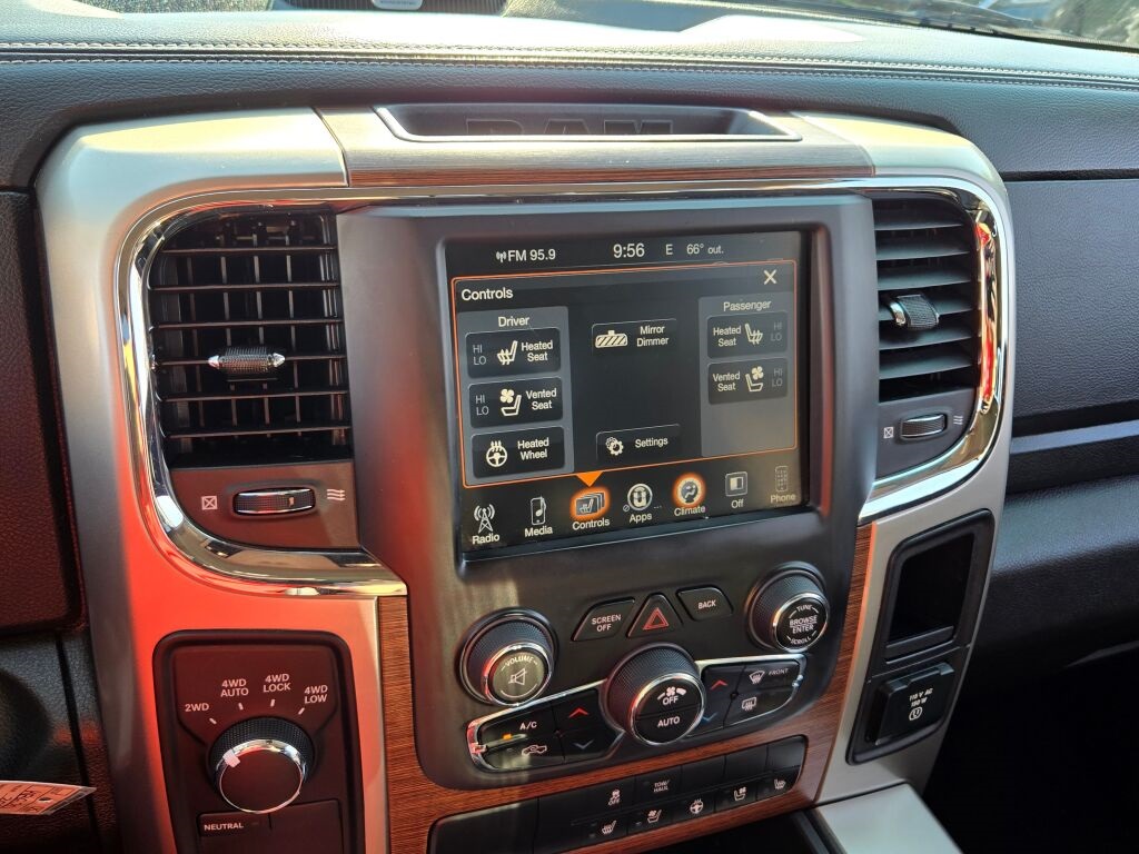 2013 Ram 1500 Laramie photo 27