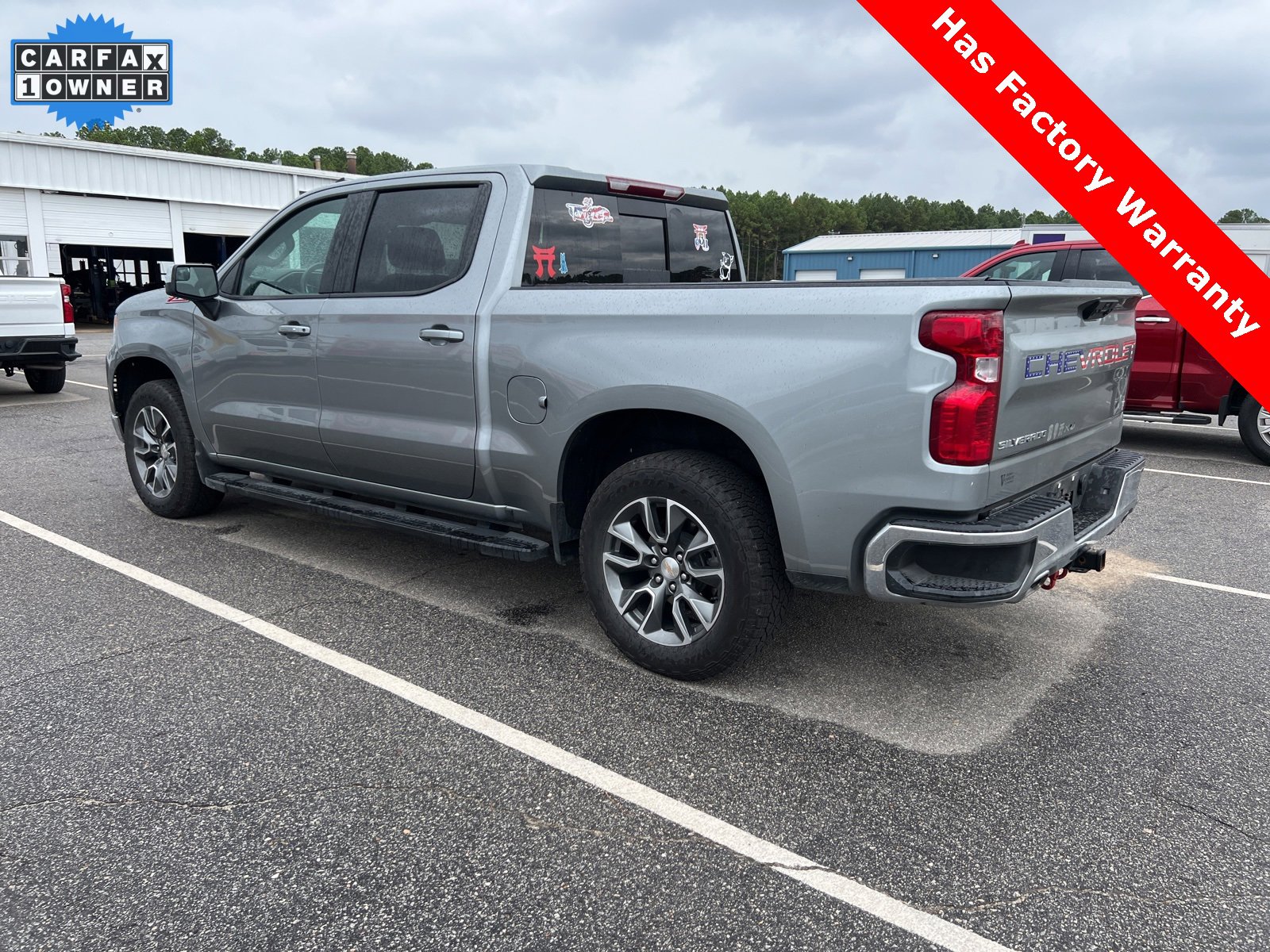 2024 Chevrolet Silverado 1500 LT photo 3