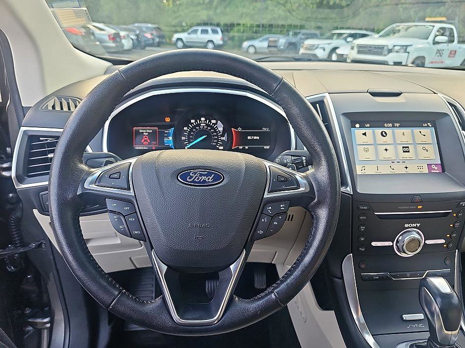 2017 Ford Edge Titanium photo 17