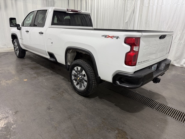 2022 Chevrolet Silverado 2500HD Custom photo 2