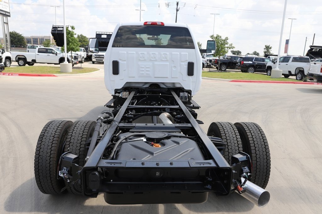 2024 Chevrolet Silverado 6500HD photo 5