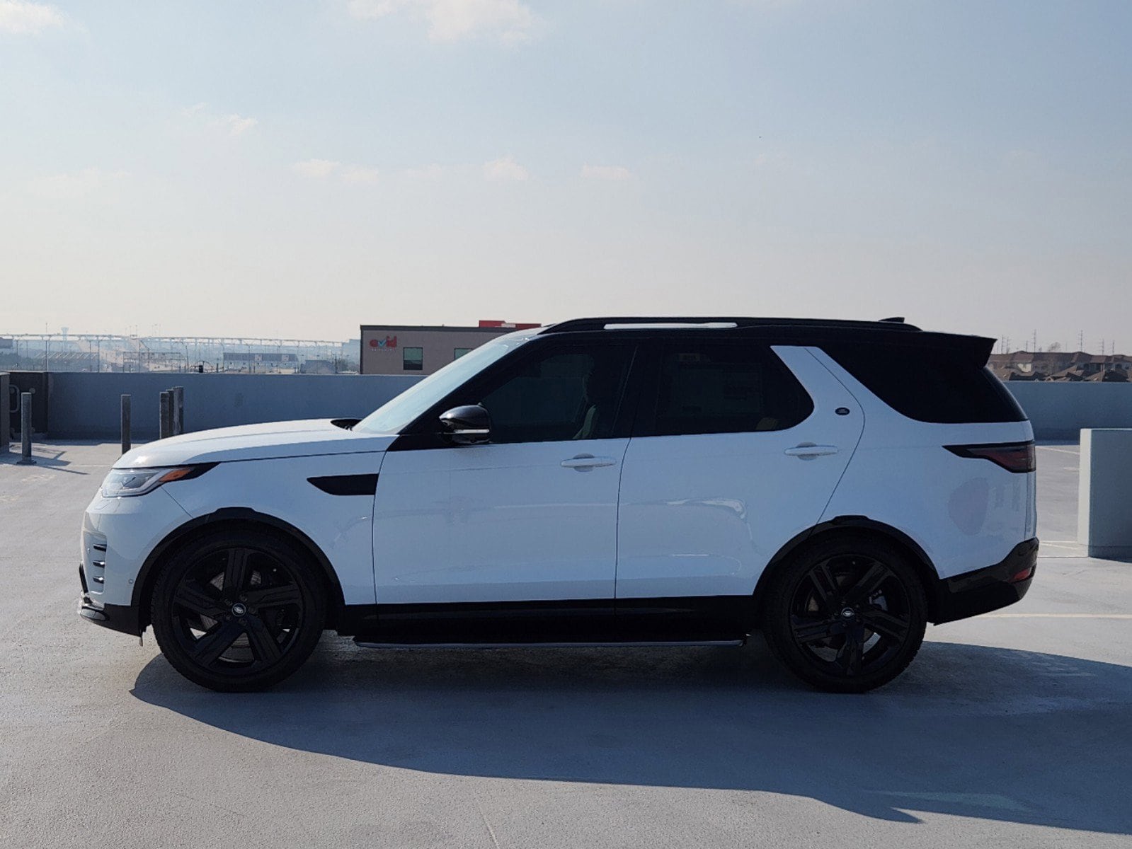 2025 Land Rover Discovery SE photo 3