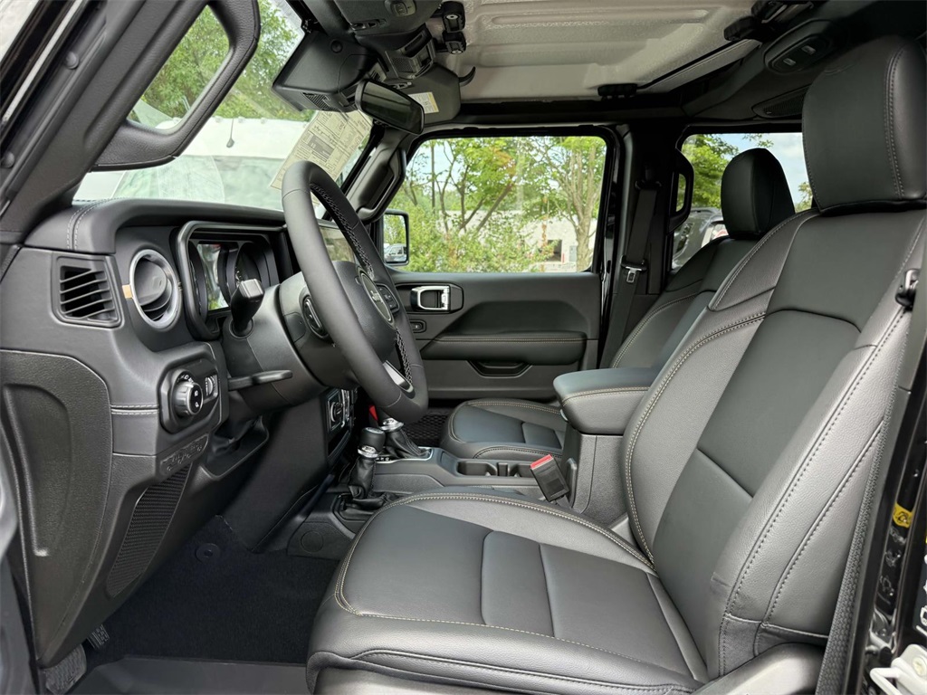 2025 Jeep Gladiator Sport photo 13