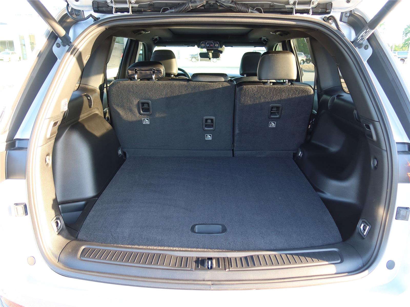 2025 Jeep Grand Cherokee Limited photo 3