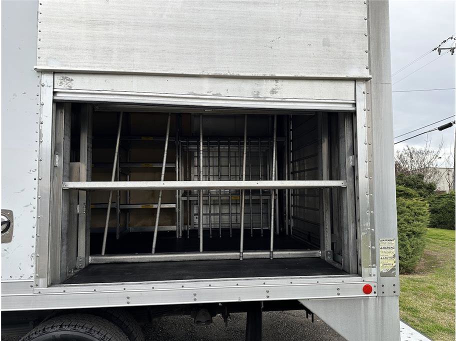 2015 Chevrolet Express Cutaway Van photo 19