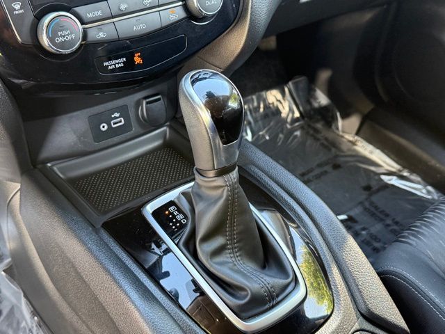 2019 Nissan Rogue SV photo 26
