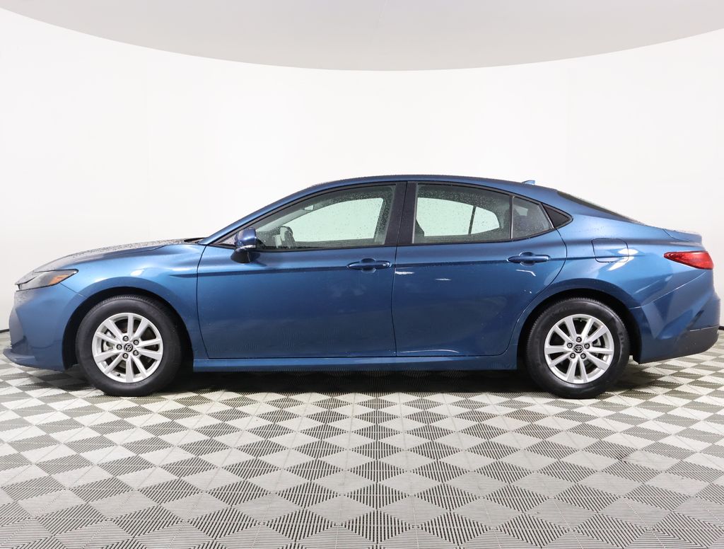 2025 Toyota Camry LE photo 3