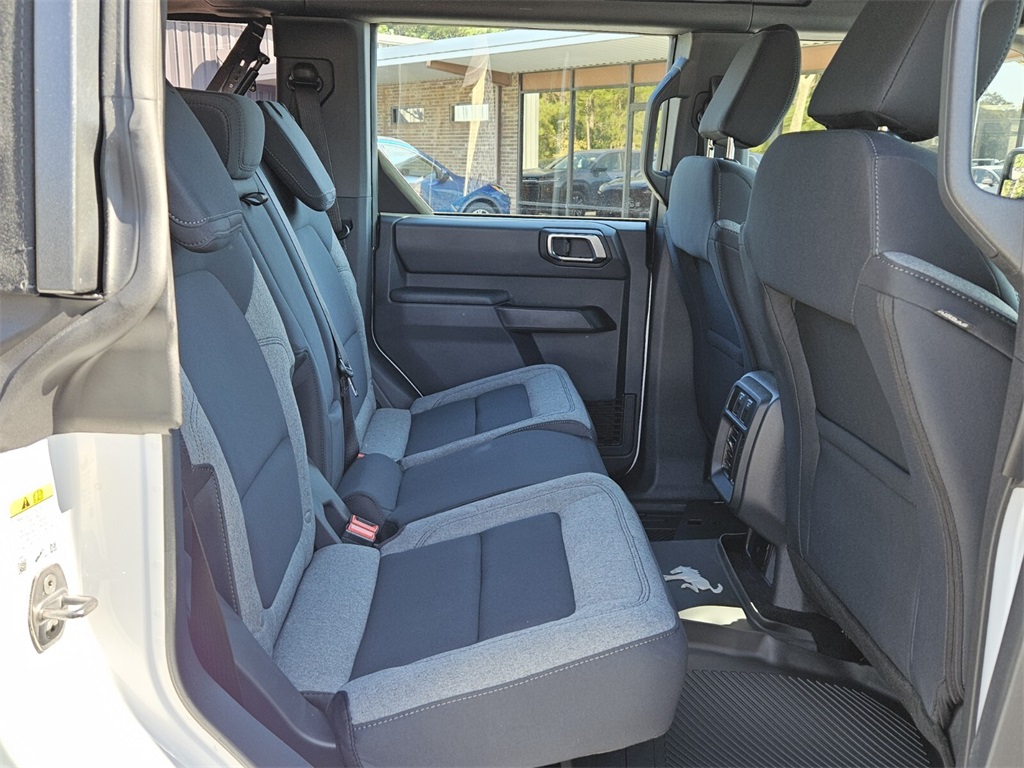 2025 Ford Bronco Base photo 14
