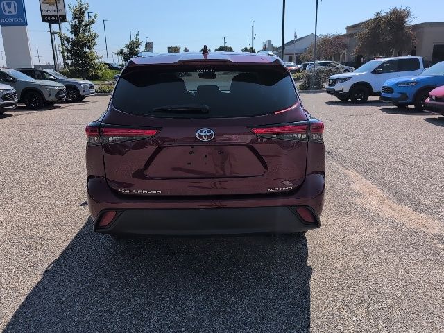 2021 Toyota Highlander XLE photo 16