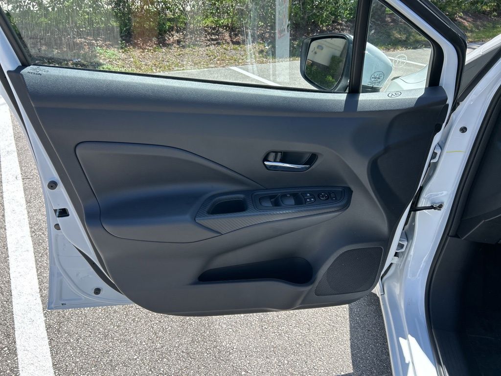 2025 Nissan Versa SV photo 10