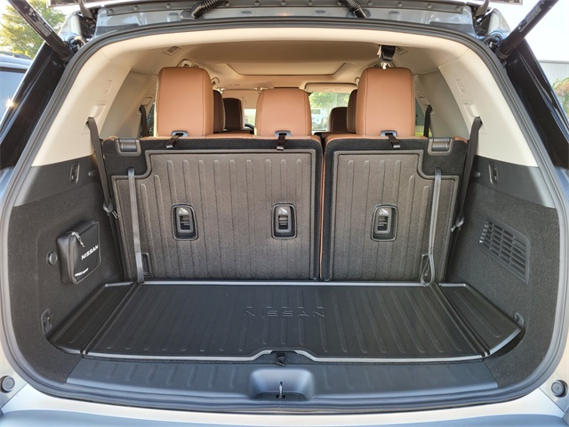 2025 Nissan Pathfinder Platinum photo 18