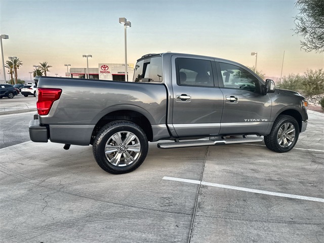 2019 Nissan Titan SL photo 2