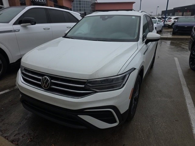 2022 Volkswagen Tiguan SE's photo
