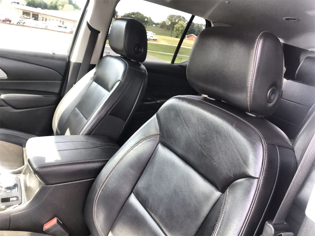 2021 Chevrolet Traverse Leather photo 11