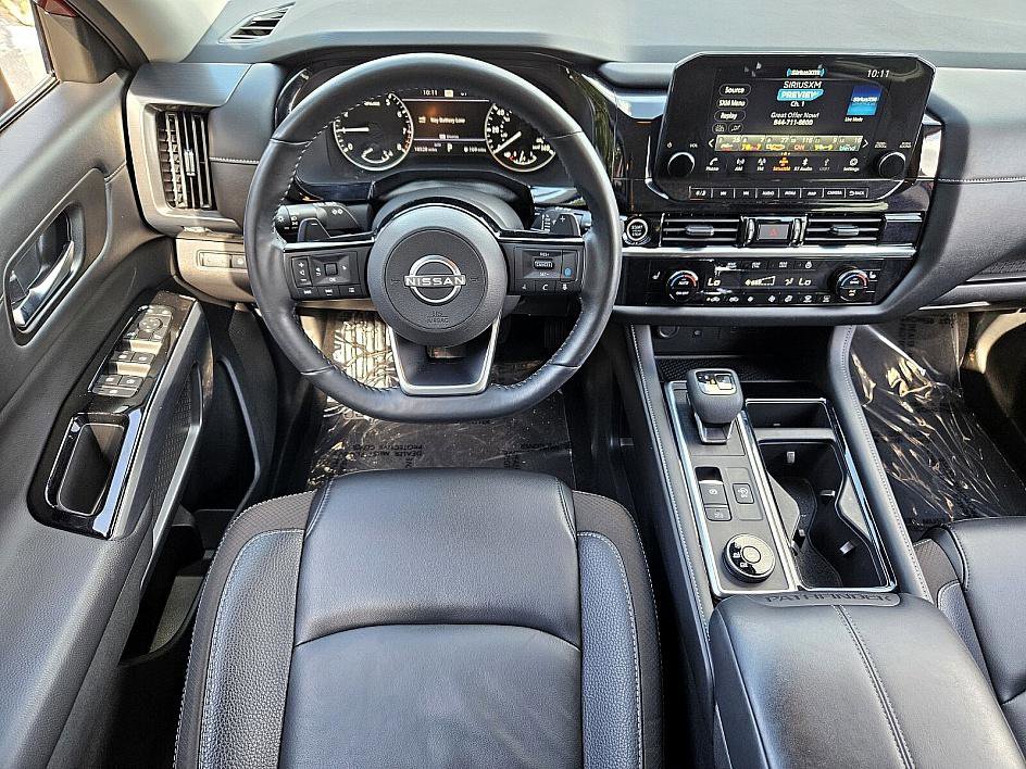 2023 Nissan Pathfinder SL photo 9