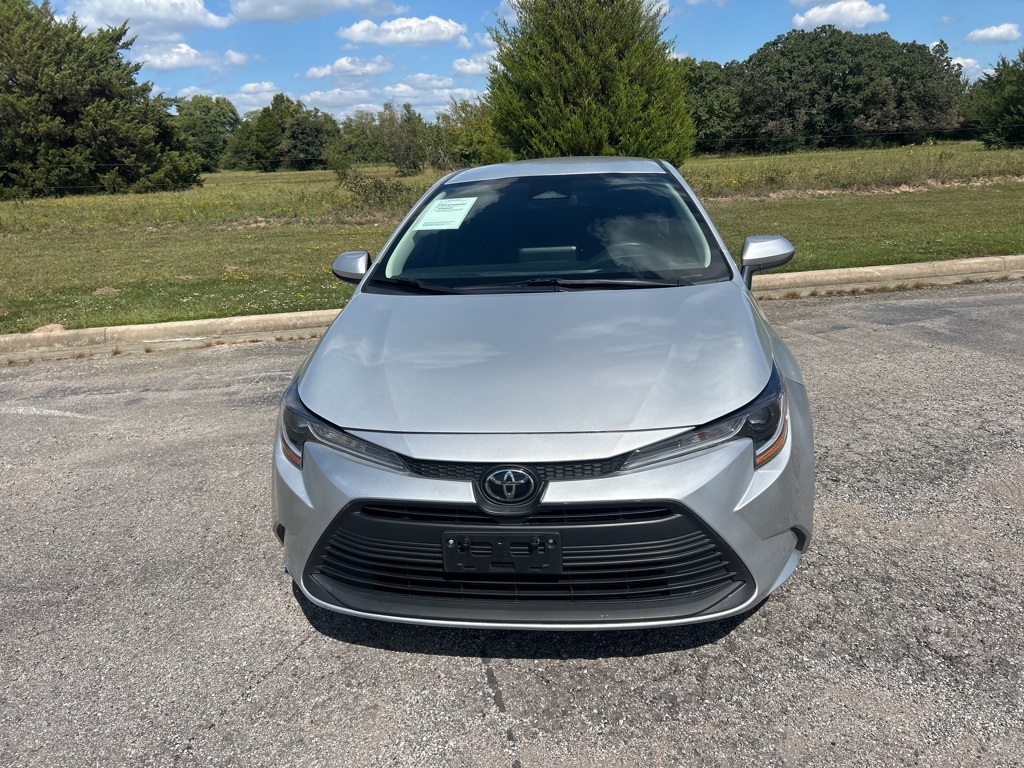 2023 Toyota Corolla LE photo 2