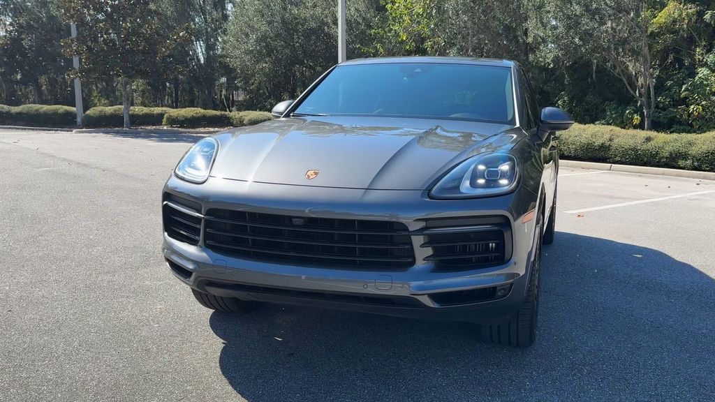 2021 Porsche Cayenne Base photo 3