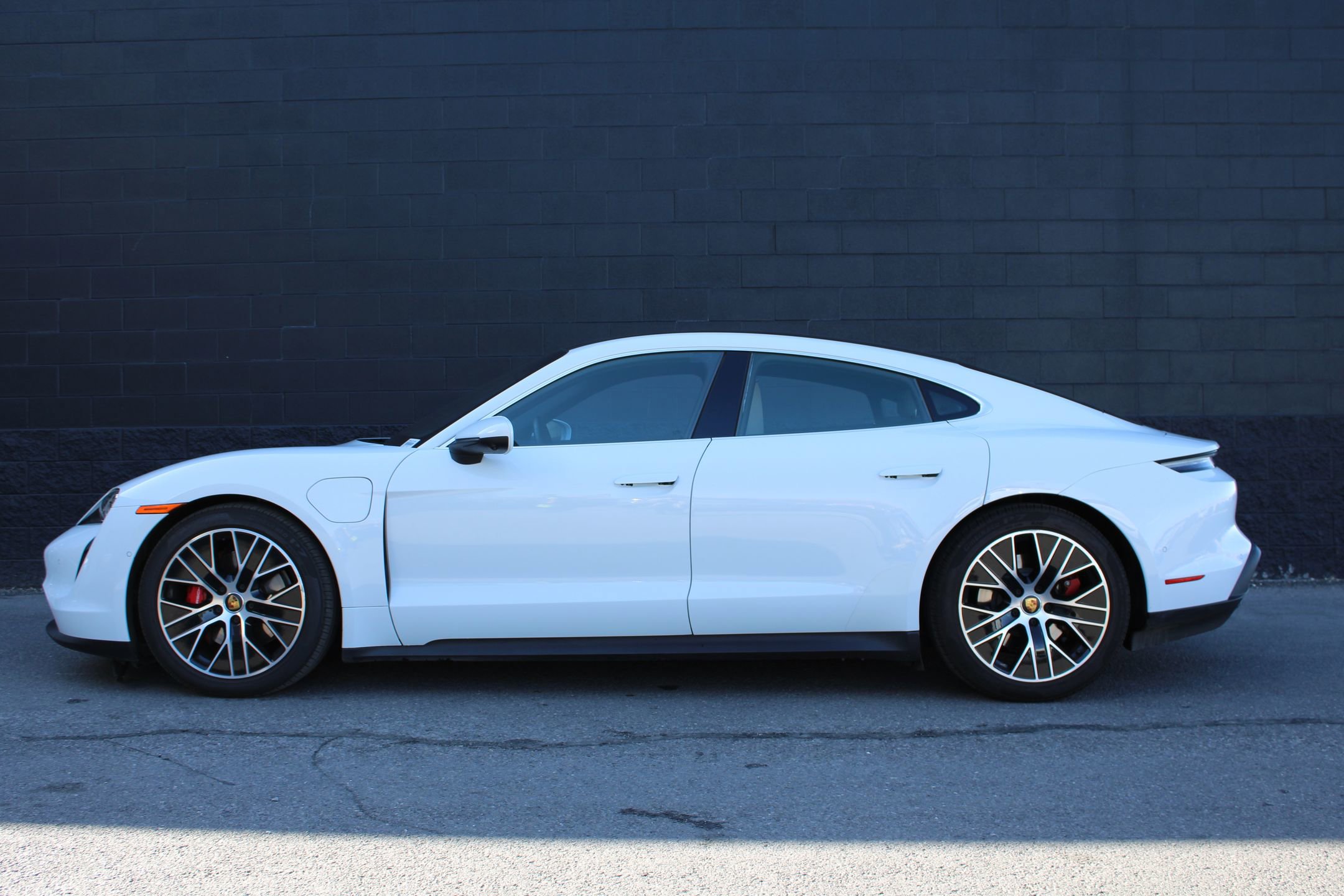 2023 Porsche Taycan 4S photo 2