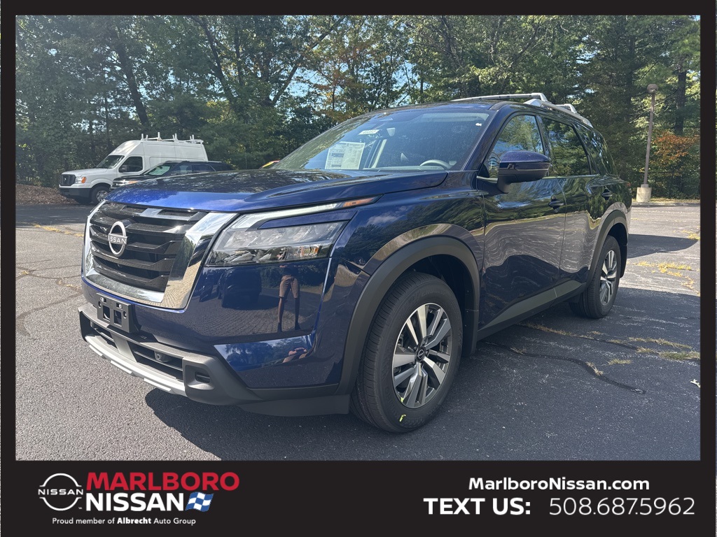 2025 Nissan Pathfinder SL photo 3