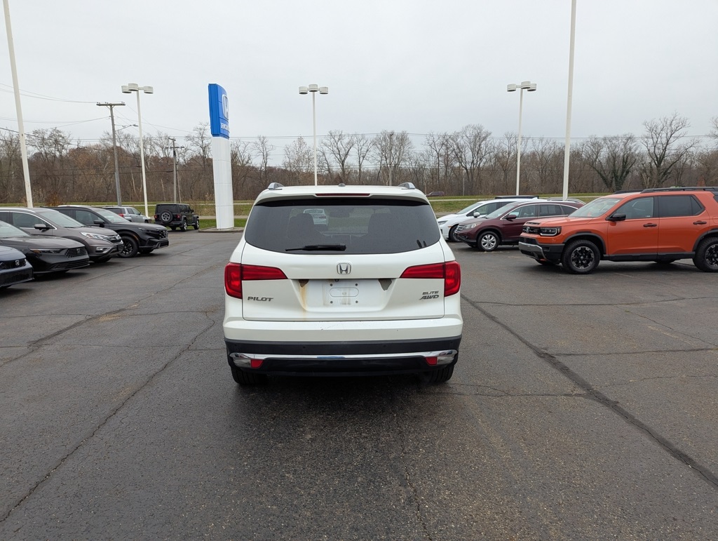 2016 Honda Pilot Elite photo 3