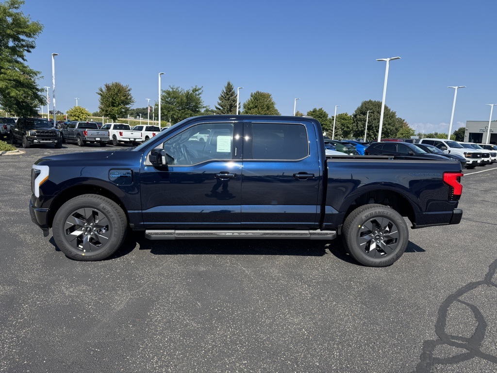 2025 Ford F-150 Lightning Lariat photo 6