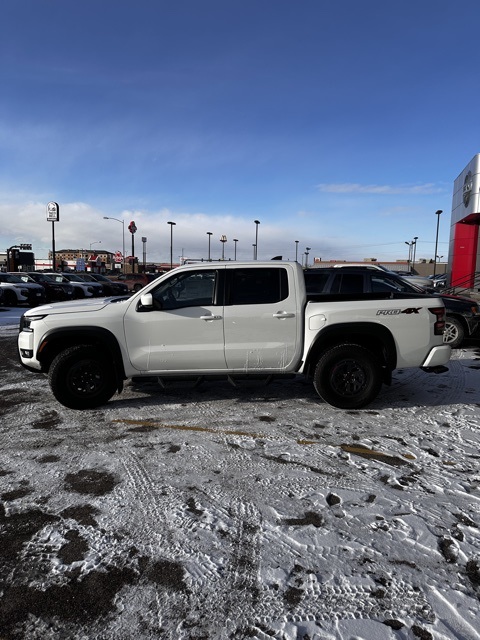 2025 Nissan Frontier PRO-4X photo 2