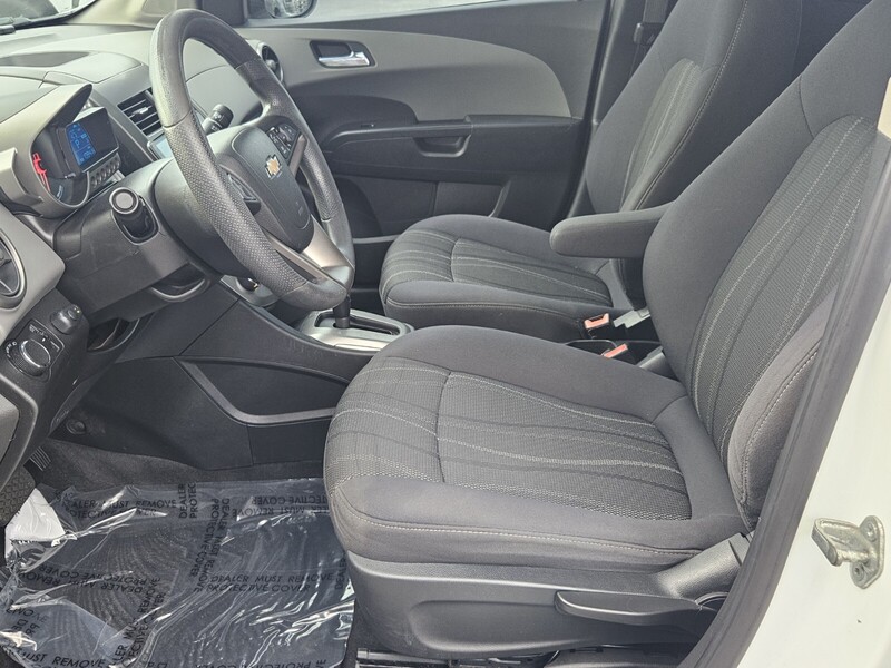 2013 Chevrolet Sonic LT photo 9