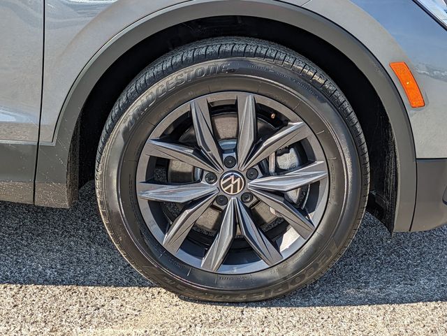 2022 Volkswagen Tiguan SE photo 9