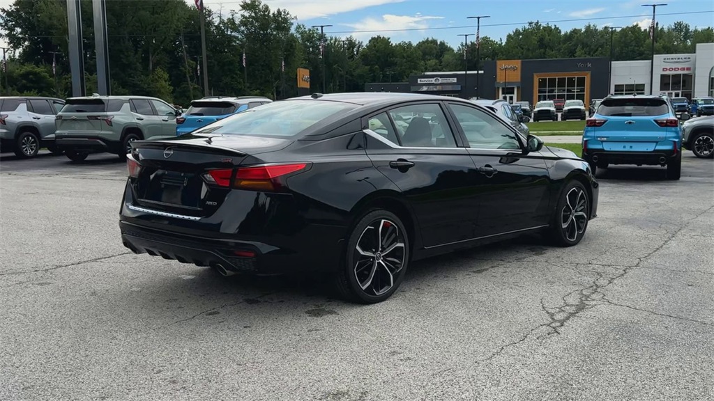 2023 Nissan Altima 2.5 SR photo 13