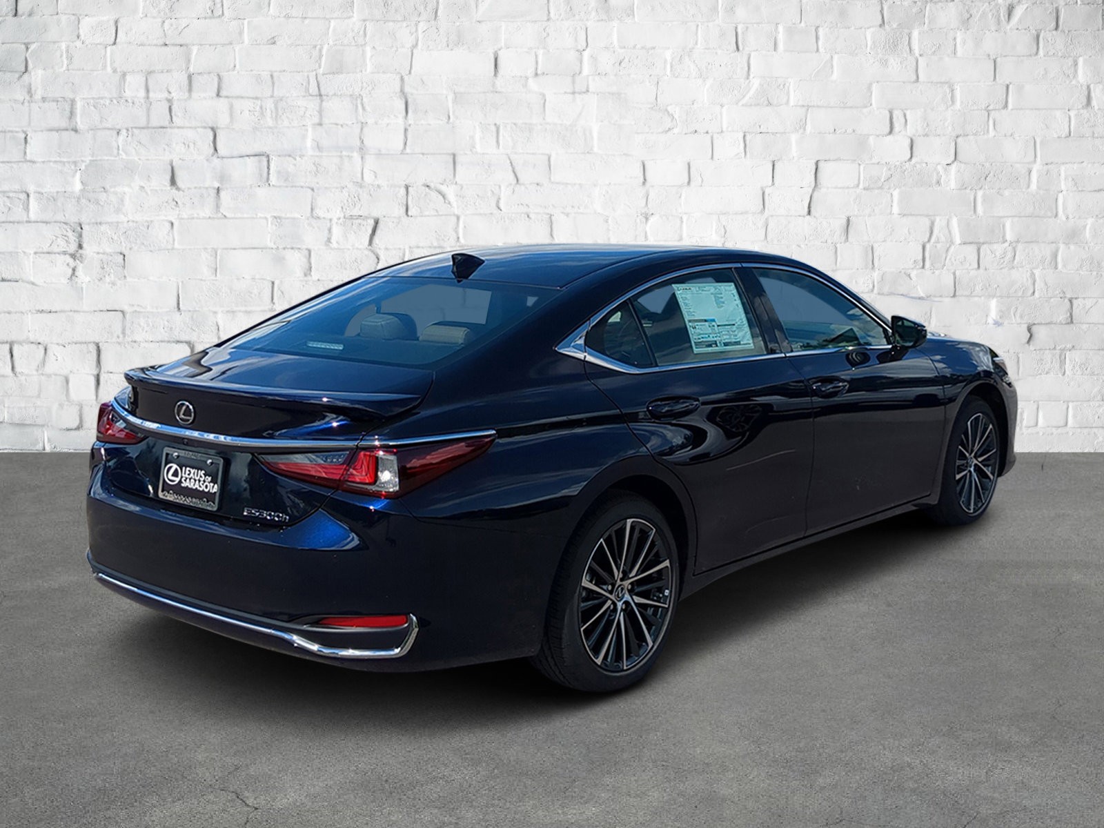 2025 Lexus ES 300h photo 4