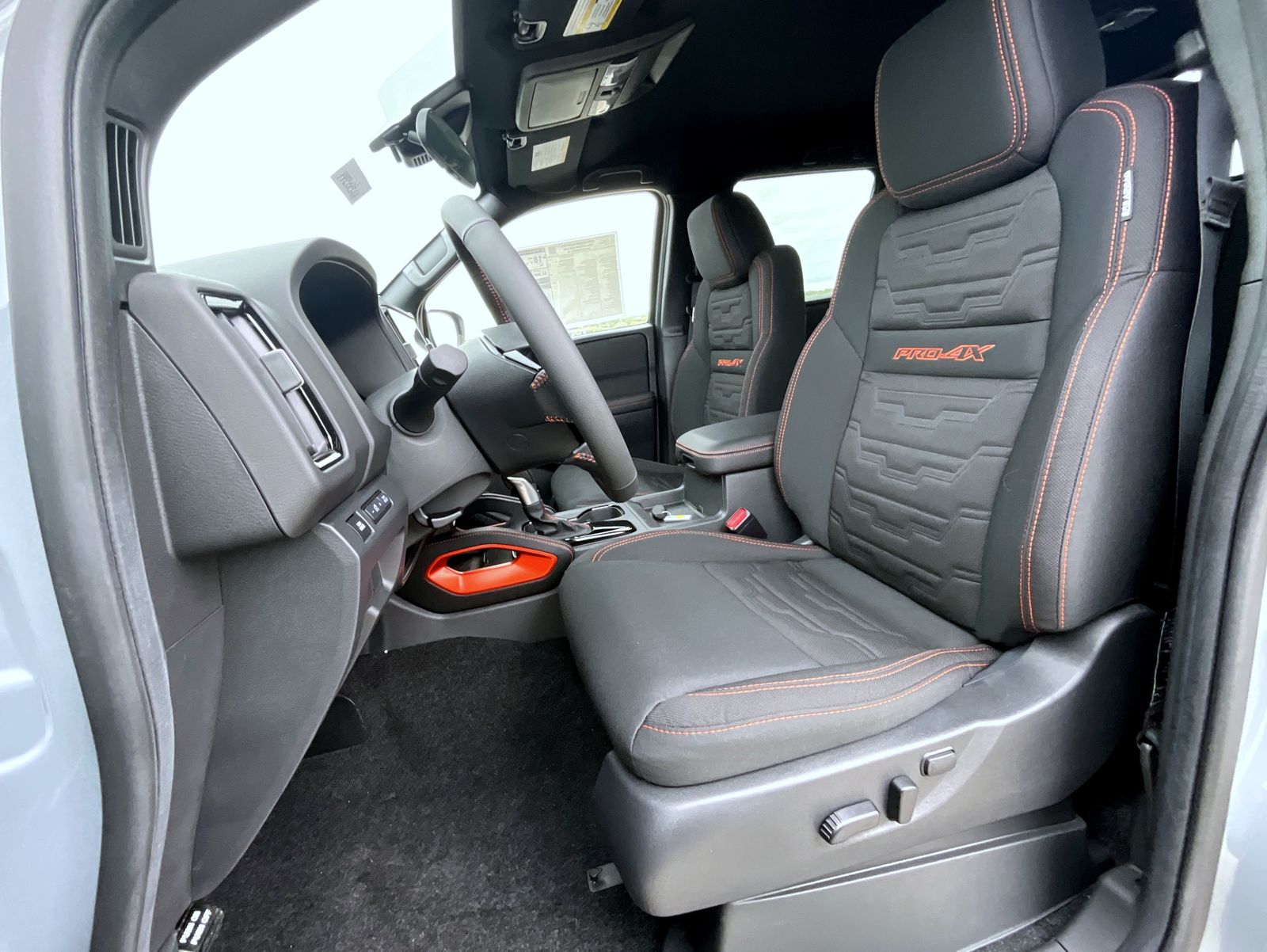 2025 Nissan Frontier PRO-4X photo 10
