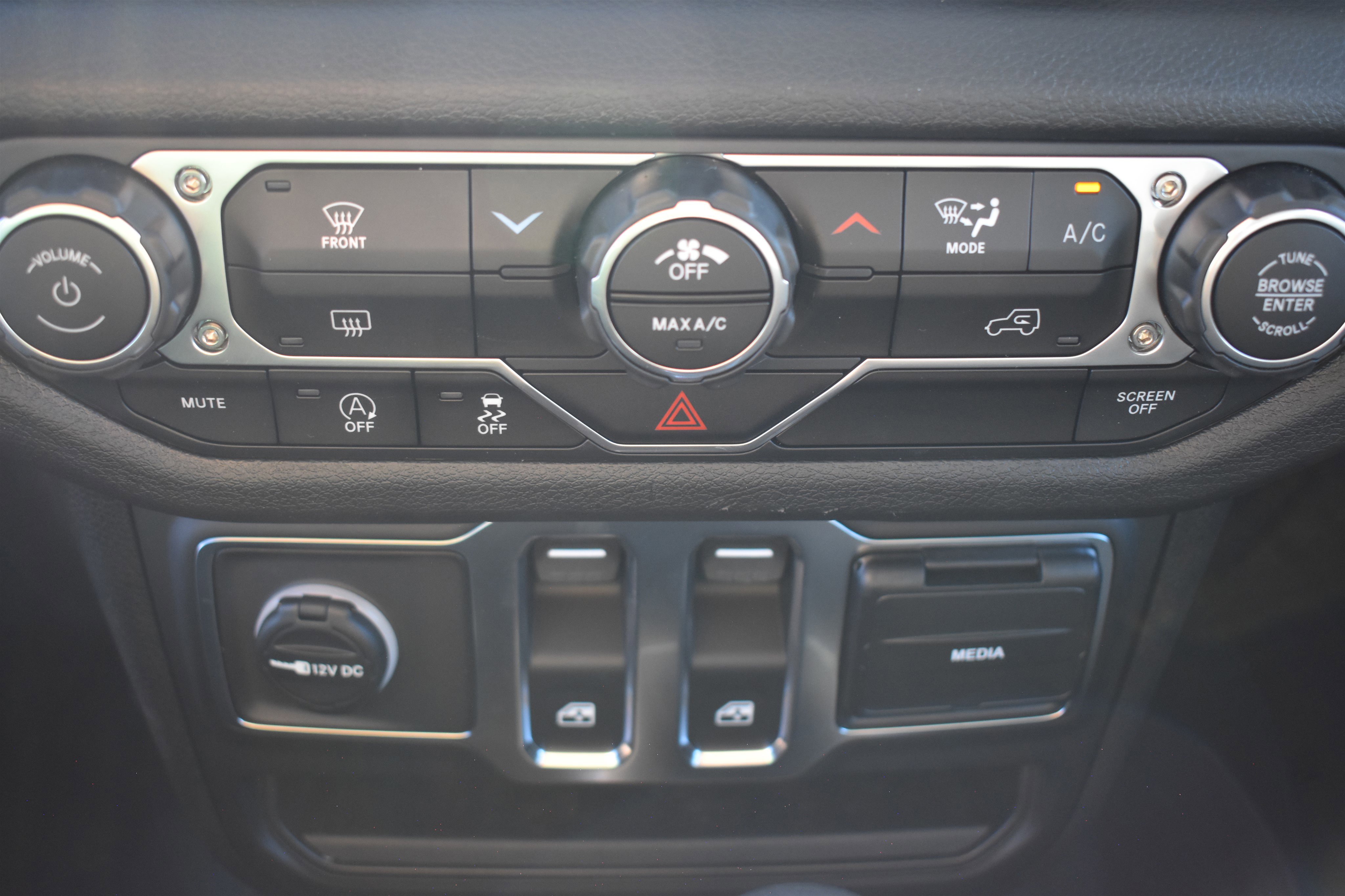 2025 Jeep Wrangler Sport photo 13