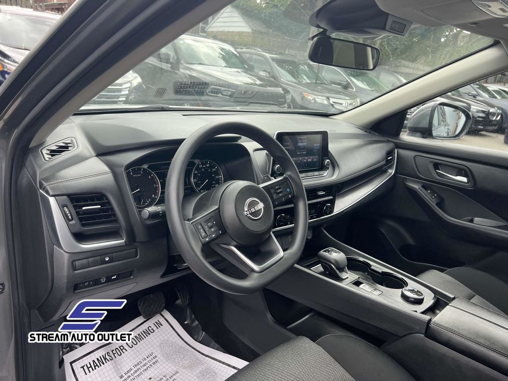 2024 Nissan Rogue SV photo 9