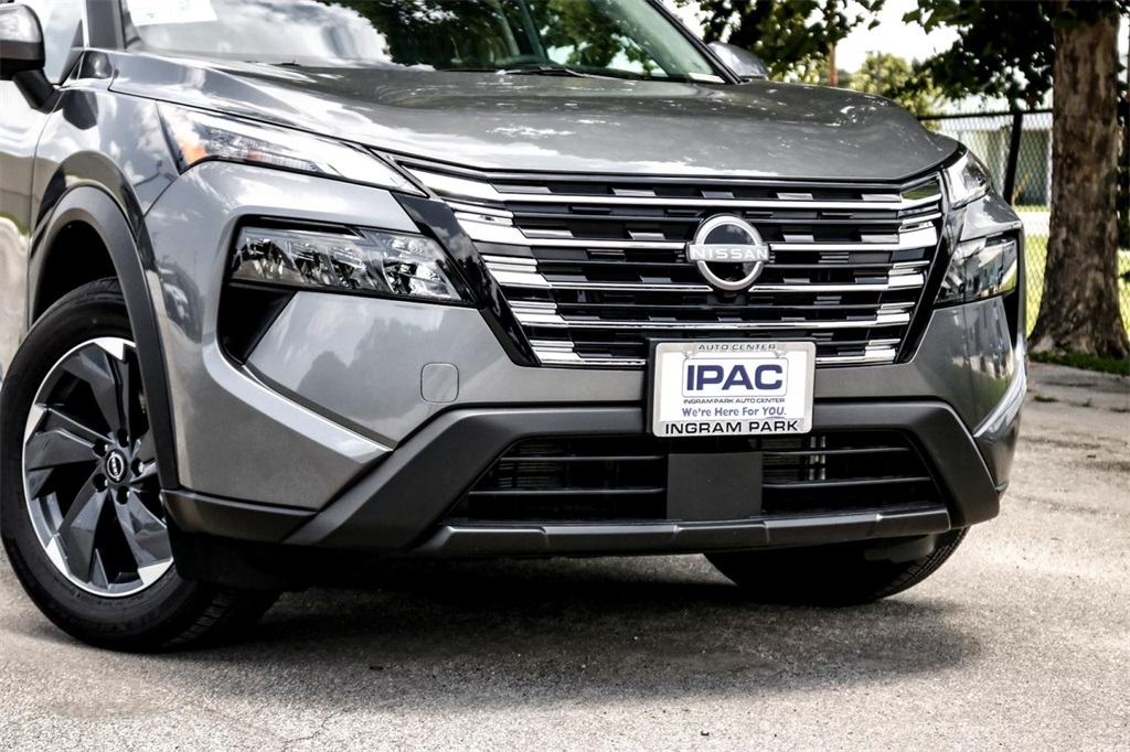2025 Nissan Rogue SV photo 2