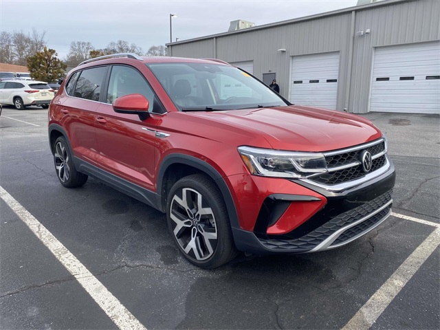 2022 Volkswagen Taos SEL's photo