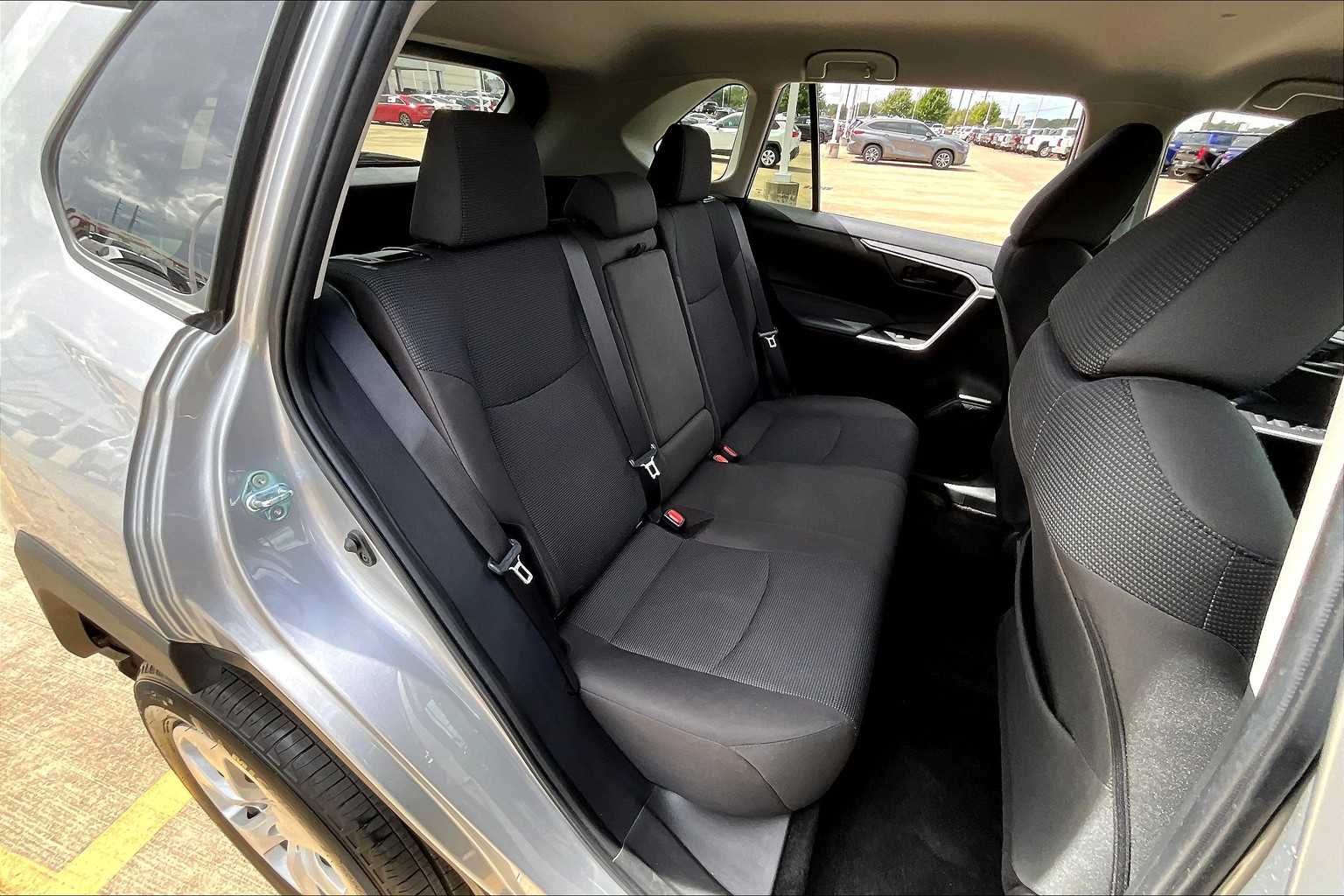 2024 Toyota RAV4 LE photo 20