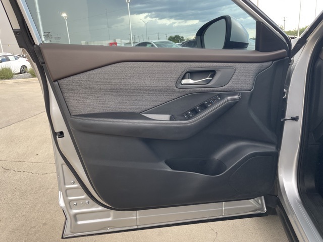 2021 Nissan Rogue SV photo 12